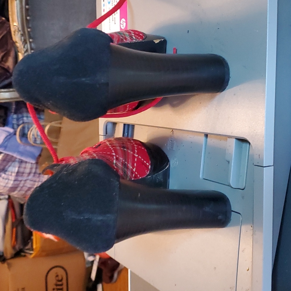 Zinc Heels View 3